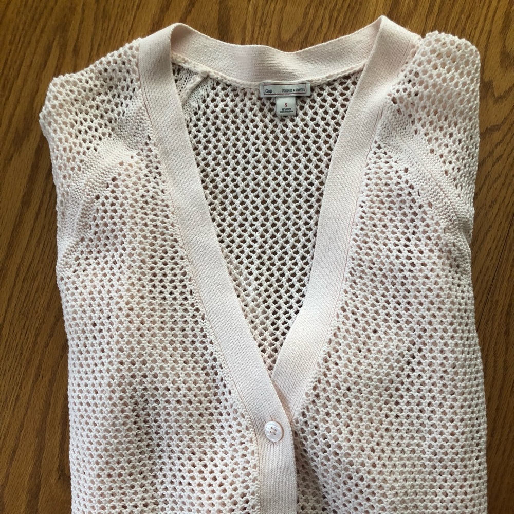 GAP mesh pretty peach cardigan. Ladies size S. ❤️ 🍑